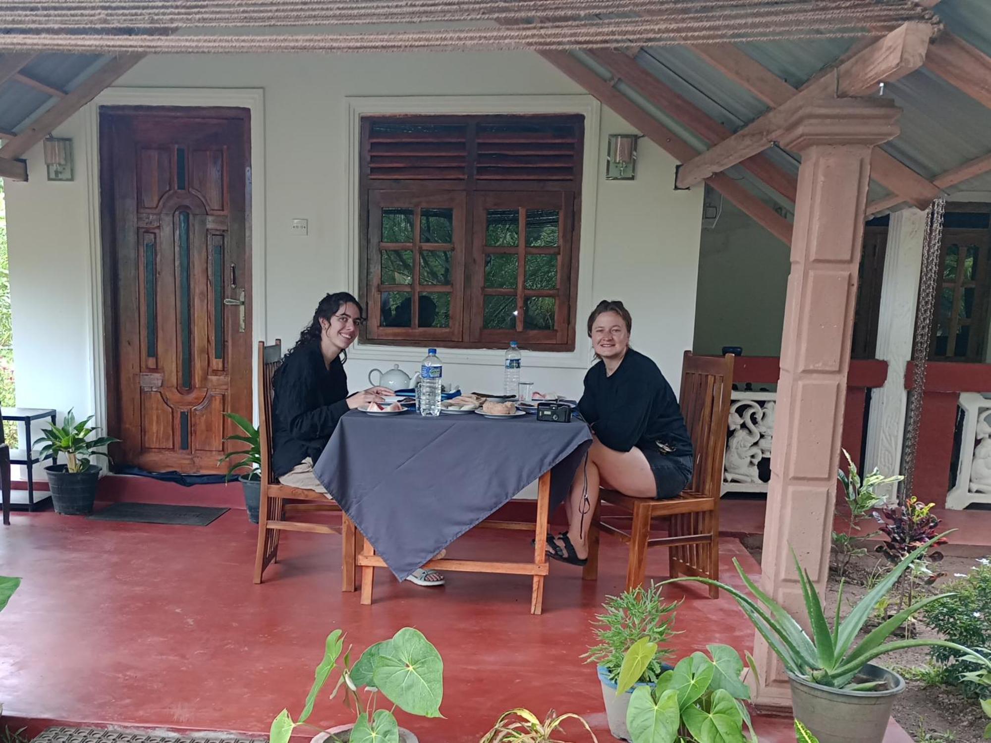 Jungle Eco Lodge & Safari Сигирия Екстериор снимка