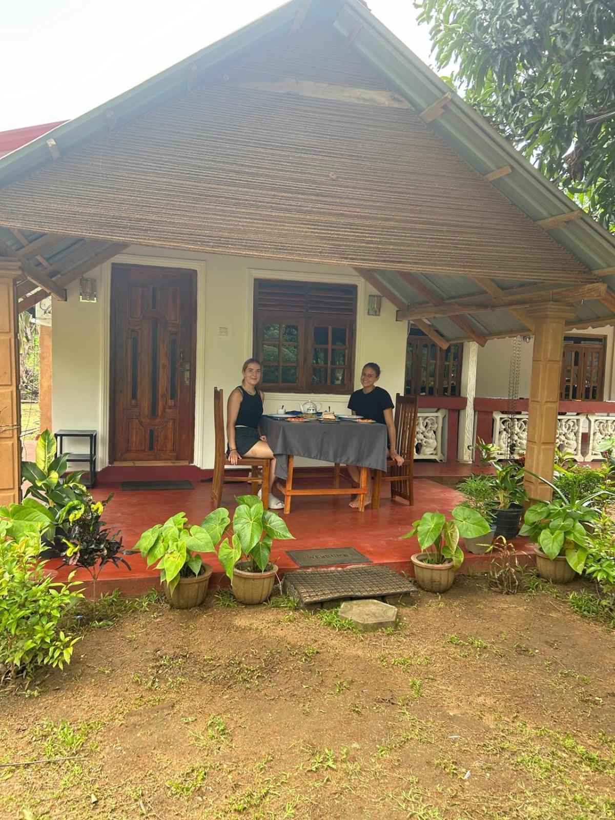 Jungle Eco Lodge & Safari Сигирия Екстериор снимка